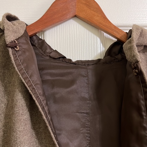 Handmade lightweight lined cape with hood - Picture 5 of 9